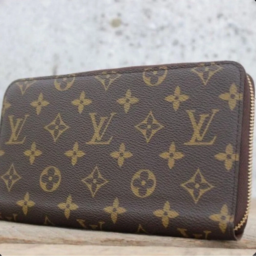 Louis Vuitton Organizer Monogram Zippy Wallet EUC